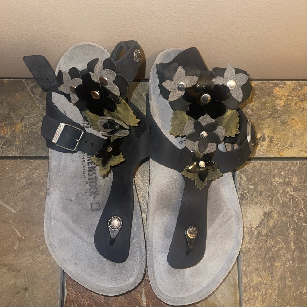 Birkenstock Gizeh Black Floral Sandals/Gladiator